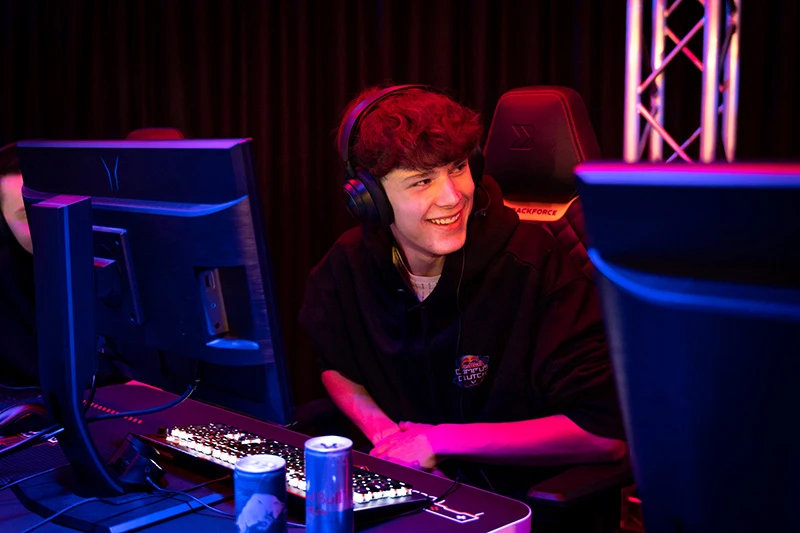 Red Bull Campus Clutch